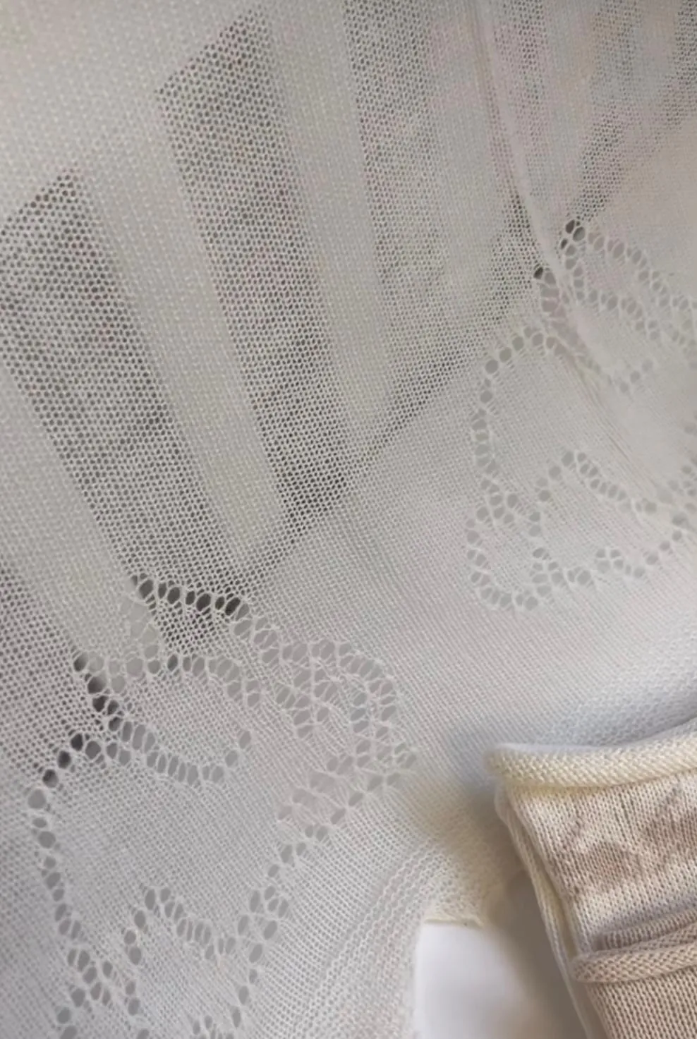 Anita's House Merino Lace Edge Bunny Shawl - Ivory