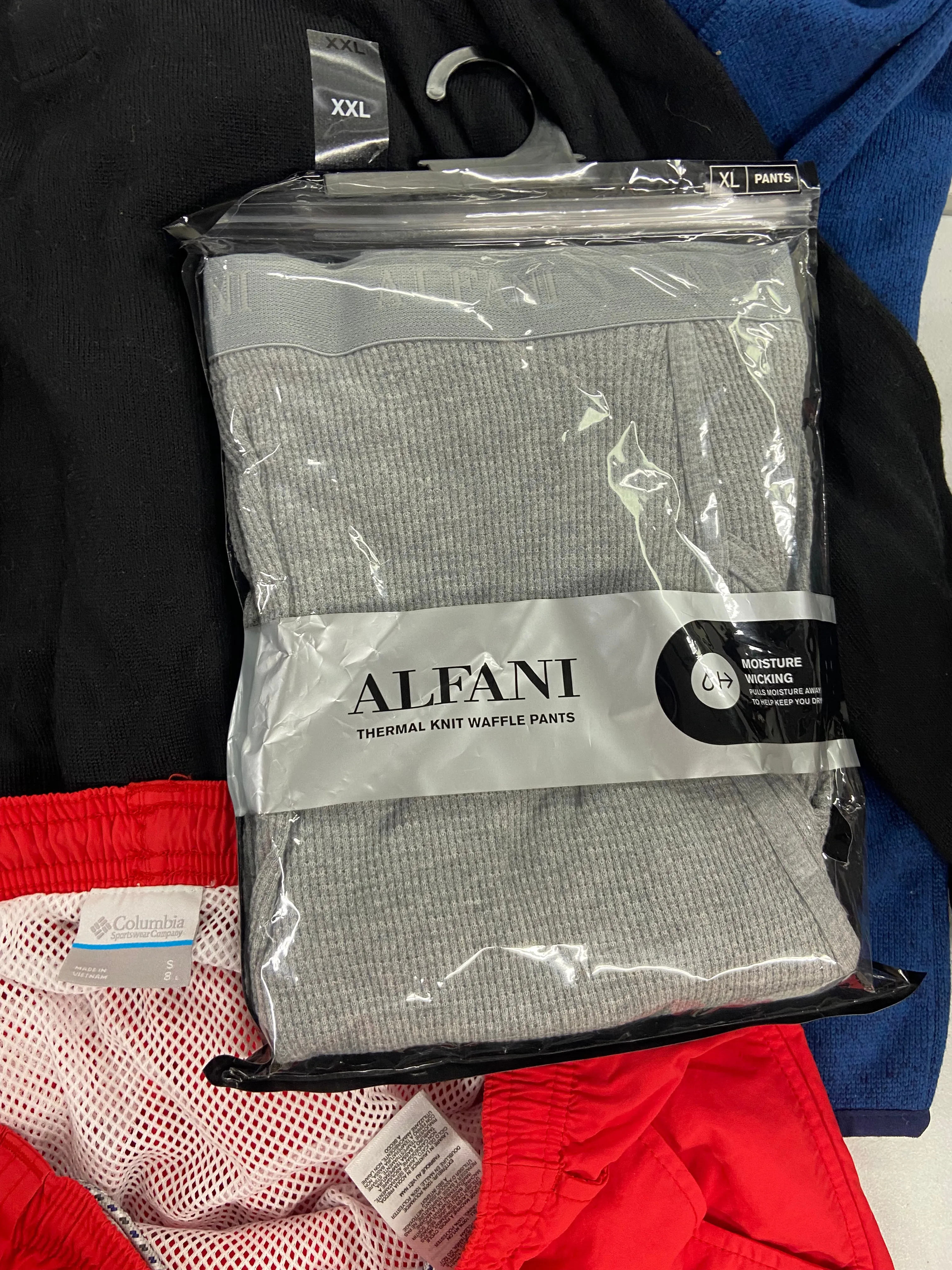 Men's Clothing Assorted Wholesale Lot, BANANA REPUBLIC, COLUMBIA, CLUB ROOM, BAR III and more,  12 items, Shelf Pulls, MSRP $952