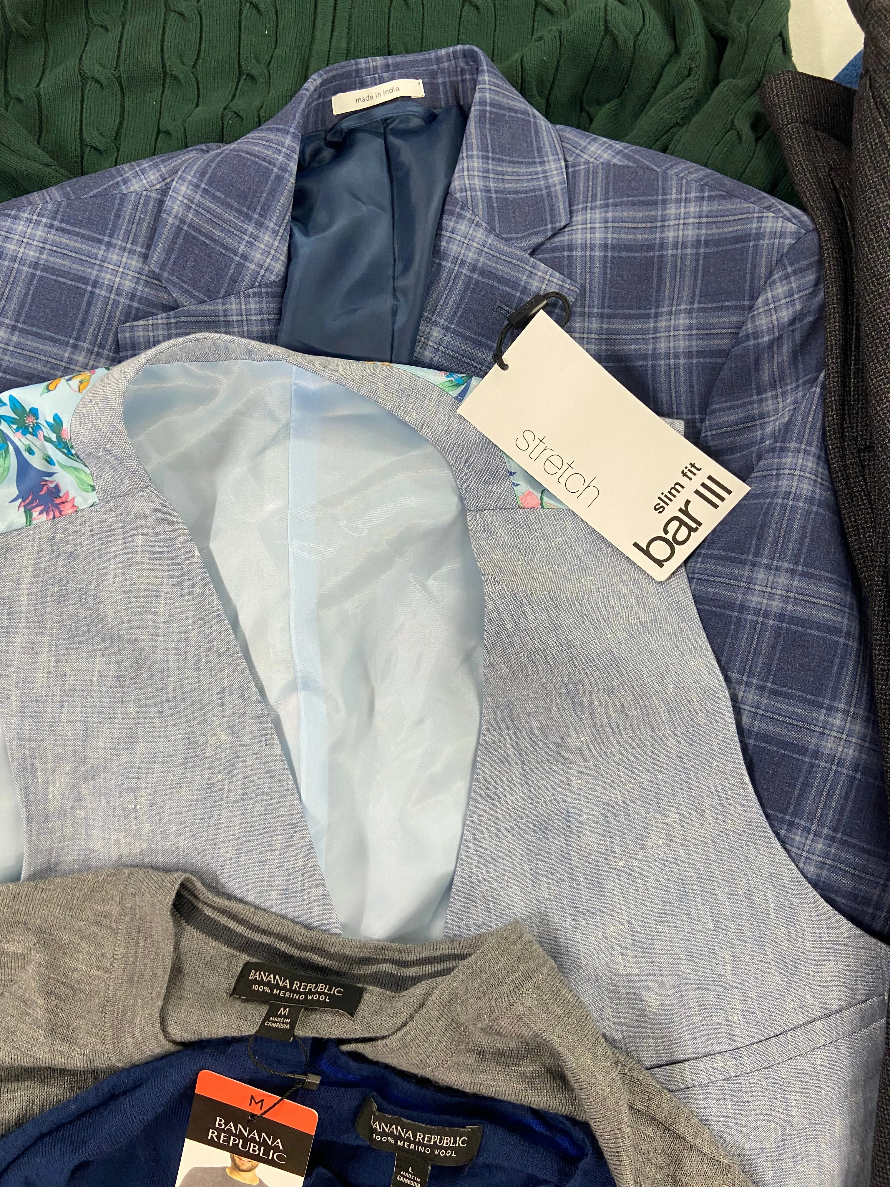 Men's Clothing Assorted Wholesale Lot, BANANA REPUBLIC, COLUMBIA, CLUB ROOM, BAR III and more,  12 items, Shelf Pulls, MSRP $952