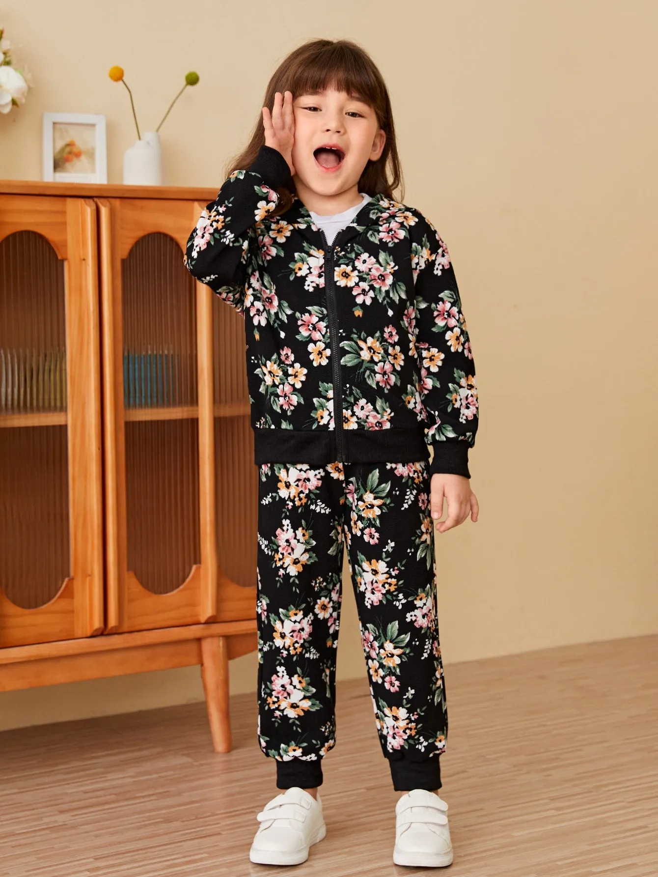 SHEIN Young Girl Floral Print Bomber Jacket & Sweatpants FD