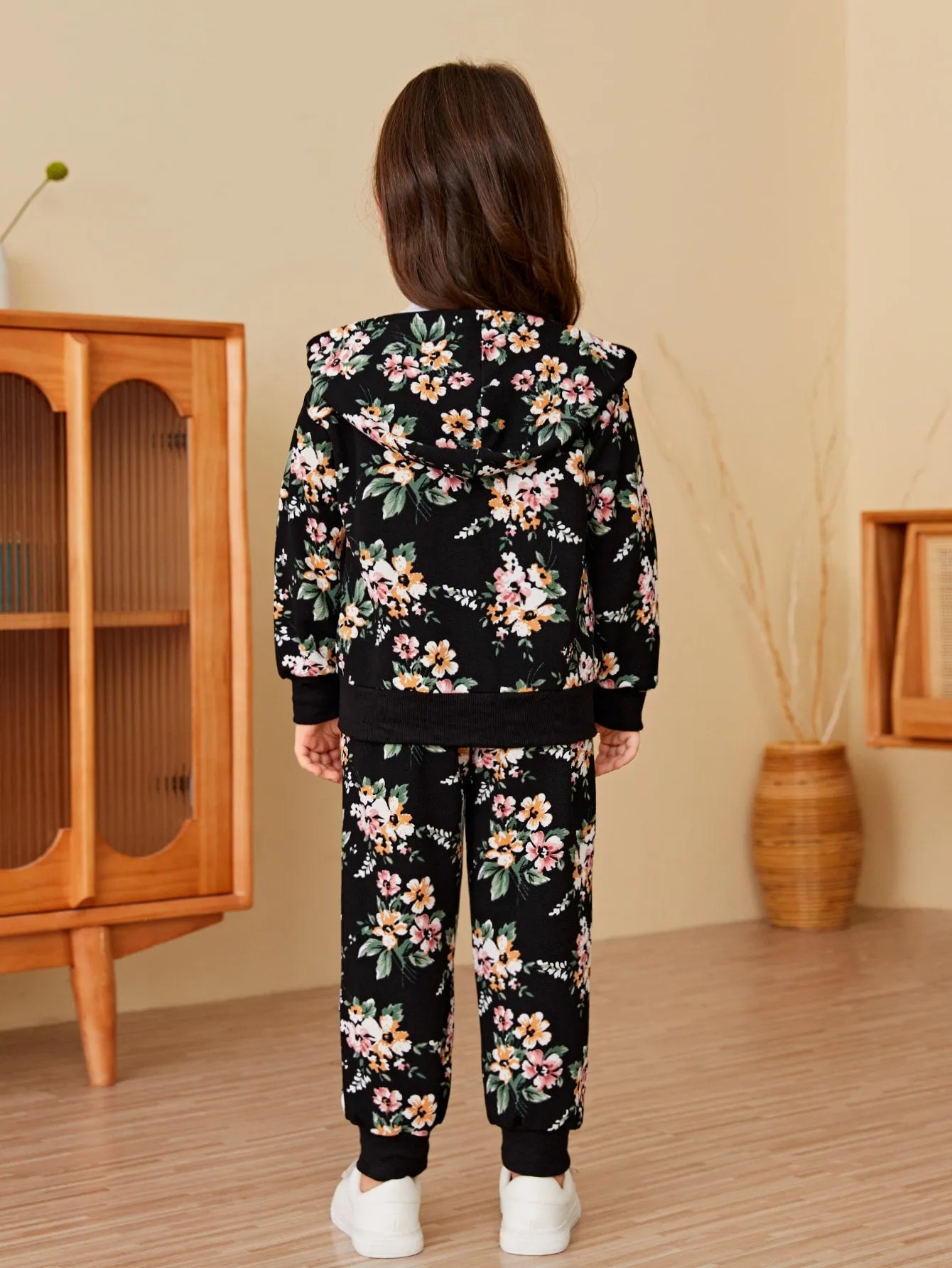 SHEIN Young Girl Floral Print Bomber Jacket & Sweatpants FD