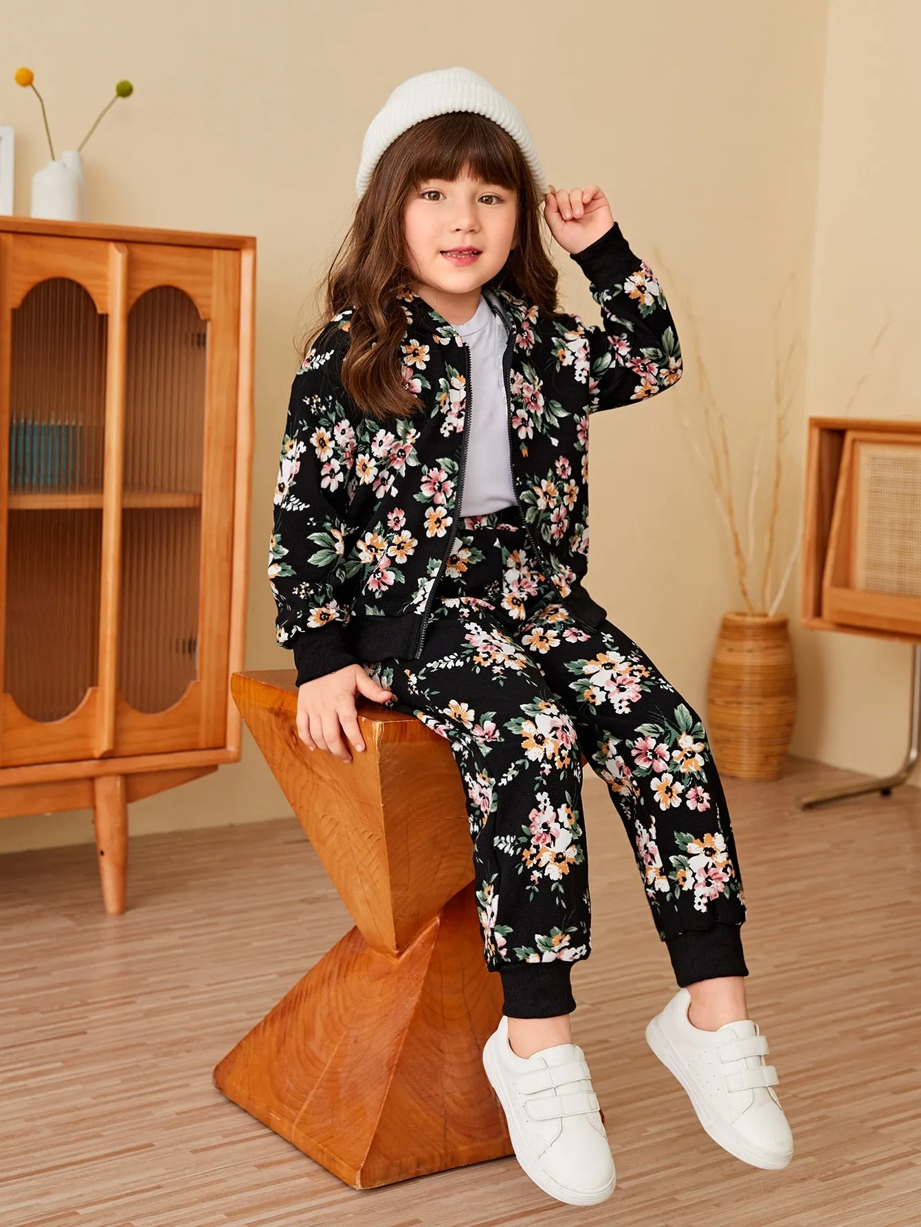 SHEIN Young Girl Floral Print Bomber Jacket & Sweatpants FD